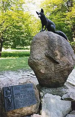 Pomník Leoši Janáčkovi v Hukvaldech na upomínku prvního provedení opery