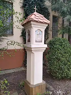 v klášteře