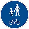 Příkazová dopravní značka C 9a Stezka pro chodce a cyklisty společná