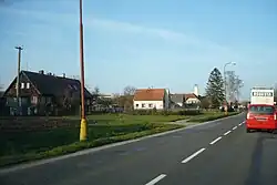 hlavní silniční tah přes Svinišťany, E67