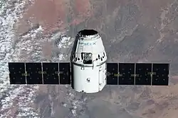 kosmická loď Dragon během mise CRS-20