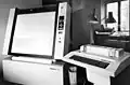 Souřadnicový zapisovač Calcomp 960 a DEC LA36 DECwriter II Terminal v Oborovém výpočtovém středisku ÚVMV v Lihovarské, připojený k DEC PDP-11/70