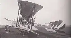 Letoun Caproni Ca.33 s výzbrojí