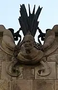 Busta na fasádě