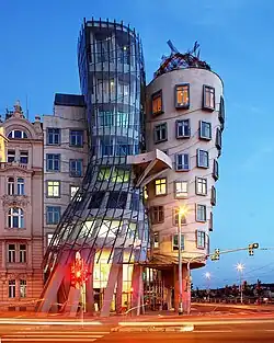 Tančící dům v Praze, Frank Gehry