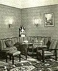 Jídelní kout z roku 1930, dle návrhu arch. Jeřábka, vyrobeno firmou J. Švejda, čalouněno firmou Hanák