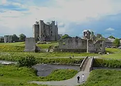 Hrad Trim na břehu řeky Boyne