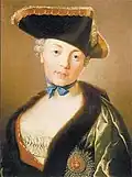 Příklad nošení řádu: Budoucí carevna Kateřina II. jako velkokněžna a s hvězdou řádu. Portrét P. Rotariho z doby kolem roku 1760.