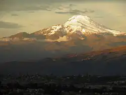sopka Cayambe nad městem Quito