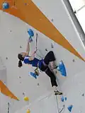 Cécile Avezou v semifinále ME 2013 v lezení na obtížnost v Chamonix