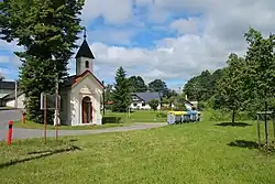 Náves s kapličkou