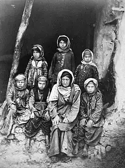 Dívky a starší žena, Djeg, 1880