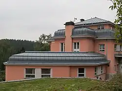 Celkový pohled na Strossovu vilu.JPG