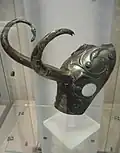 Torrská koňská přilba s rohy