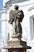 Barokní anděl na hřbitovní bráně