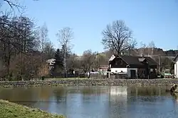 Centrum Nového Jiříkova s Ostrovním rybníkem