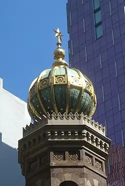 Maurský obrození, jižní věž Ústřední synagogy (2011)