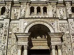 Hlavní portál v Certosa di Pavia