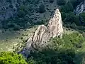 Bradlo Červený Kameň nad obcí