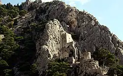 pohled od levého břehu řeky Cetiny