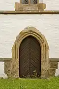 Portál v severozápadní stěně kaple.