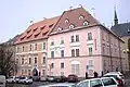 Pachelbelův dům (vlevo) - sídlo Muzea Cheb