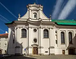 Barokní kostel sv. Kláry v Chebu, jehož autorem byl zřejmě Kryštof Dientzenhofer.