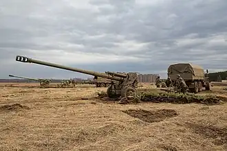 2A65 „Msta-B“ ve výzbroji ruské 90. gardové tankové divize.