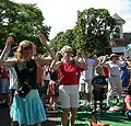První taneční krok - klapání zobákem