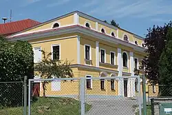 Chlum u Třeboně, ul. Křížová cesta, stará škola (2020-07-10; 02).jpg