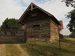 Chocenický Újezd, roubený špýchárek u čp.6.jpg