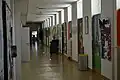 Jazykové patro ozdobené nástěnnými malbami studentů