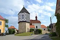 Kostel svatého Mikuláše s polodřevěnou zvonicí