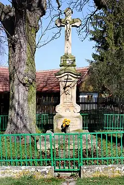 Křížek na návsi