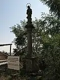 Chotěšov, sloup se sochou Panny Marie.jpg