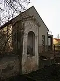 Chotouň, výklenková kaplička svatého Jana Nepomuckého.jpg