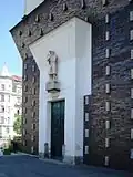 Detail vstupní části exteriéru