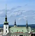 Pohled na kostelní střechu od jihu