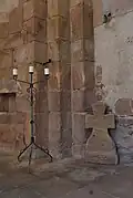 Smírčí kříž (?) a pilastry vítězného oblouku