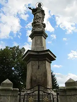 Chvalkovice socha Immaculata.jpg