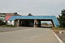 Přístřešek někdejší hraniční kontroly