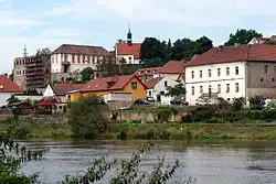 pohled přes Vltavu na historické centrum