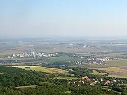 Pohled na Čížkovice a okolí od západu, z vrchu Košťálova