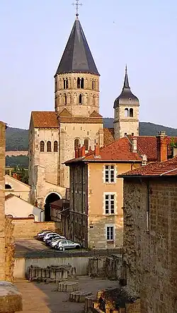 Cluny, vstupní věže a zbytky basiliky