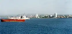 pohled na město od moře