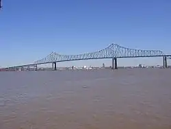 Pohled na most z Bridgeportské strany