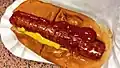 Hot dog či párek v rohlíku z ultrazpracovaných ingrediencí