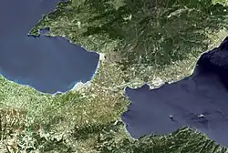 Satelitní snímek Korintské šíje