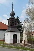 Zvonice s křížem