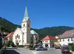 Náměstí s kostelem sv. Osvalda v Črne na Koroškem